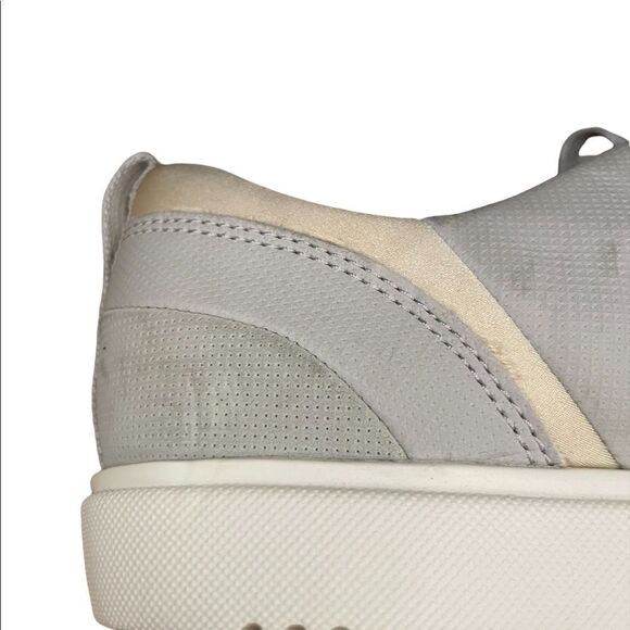 Cloudsteppers by Clarks ~ Lt grey with ivory accents ~ size 7 - Picture 9 of 14